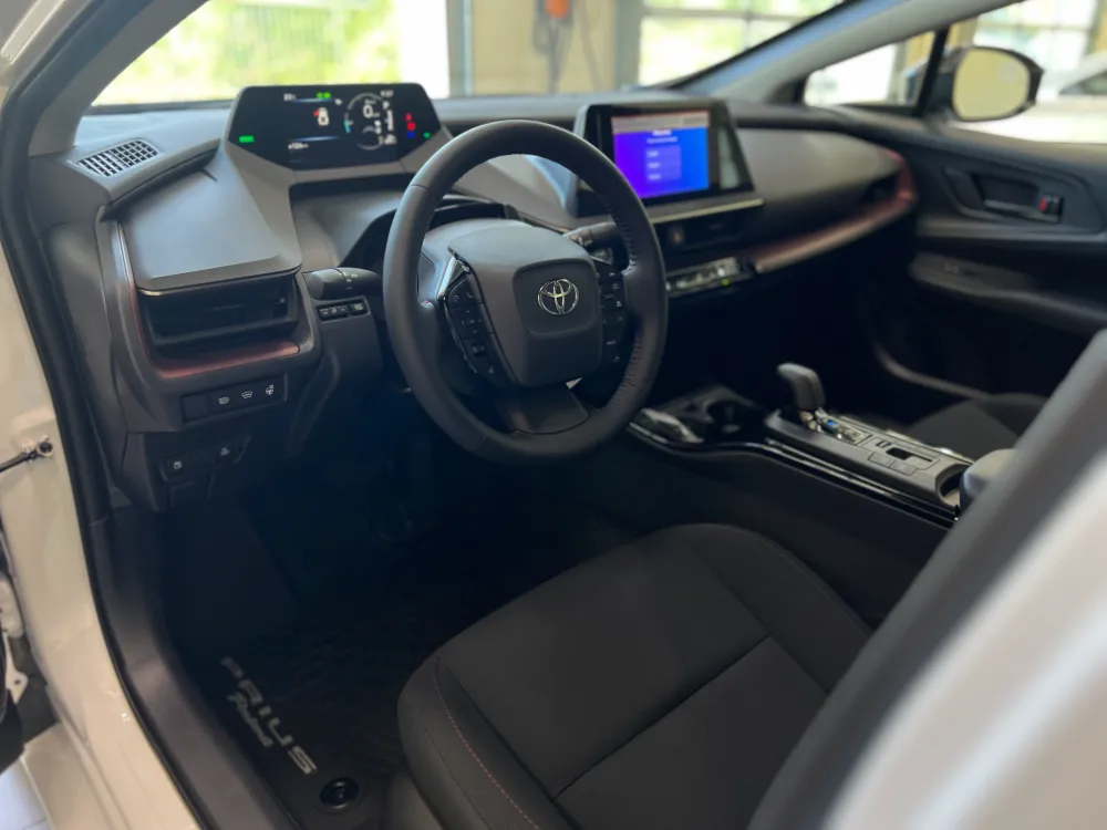 2023 toyota prius prime se white 16